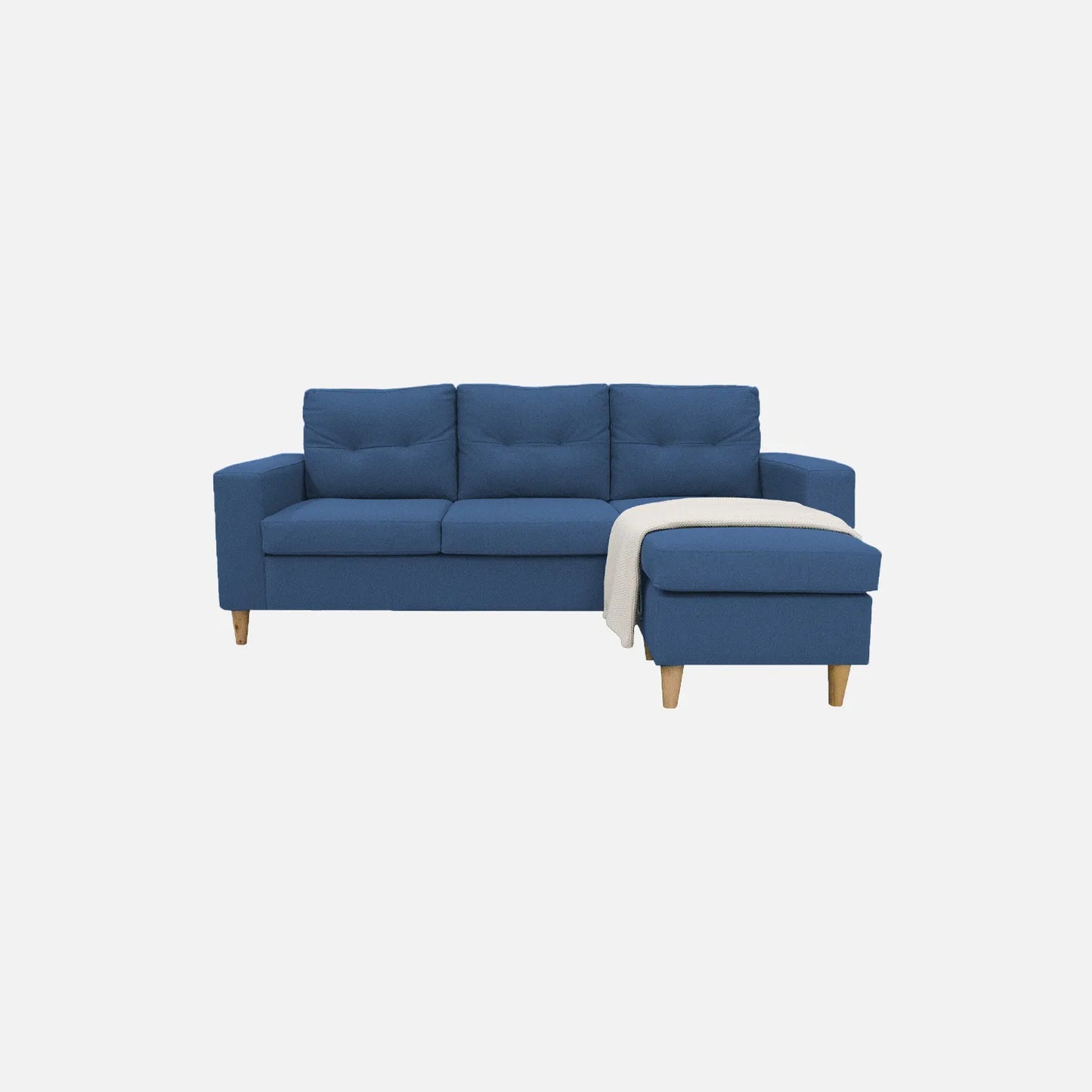 Sala en L Cielo visto de frente en tela color azul con patas de madera clara y manta decorativo blanca, ideal para salas modernas - All Star Muebles Colombia