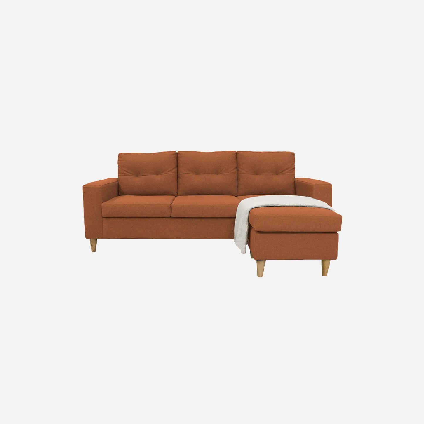 Sala en L Cielo visto de frente en tela color terracota con patas de madera clara y manta decorativo blanca, ideal para salas modernas - All Star Muebles Colombia