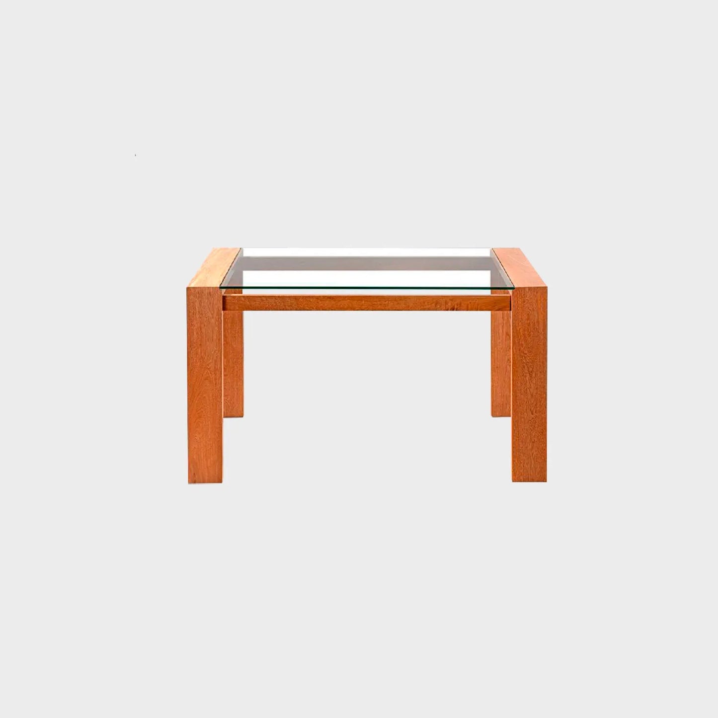 Mesa comedor Paris para 6 puestos en madera maciza tono natural vista de frente, con tapa de vidrio, fotografía sobre fondo blanco, ideal para visualizar la combinación de estilos y colores - All Star muebles