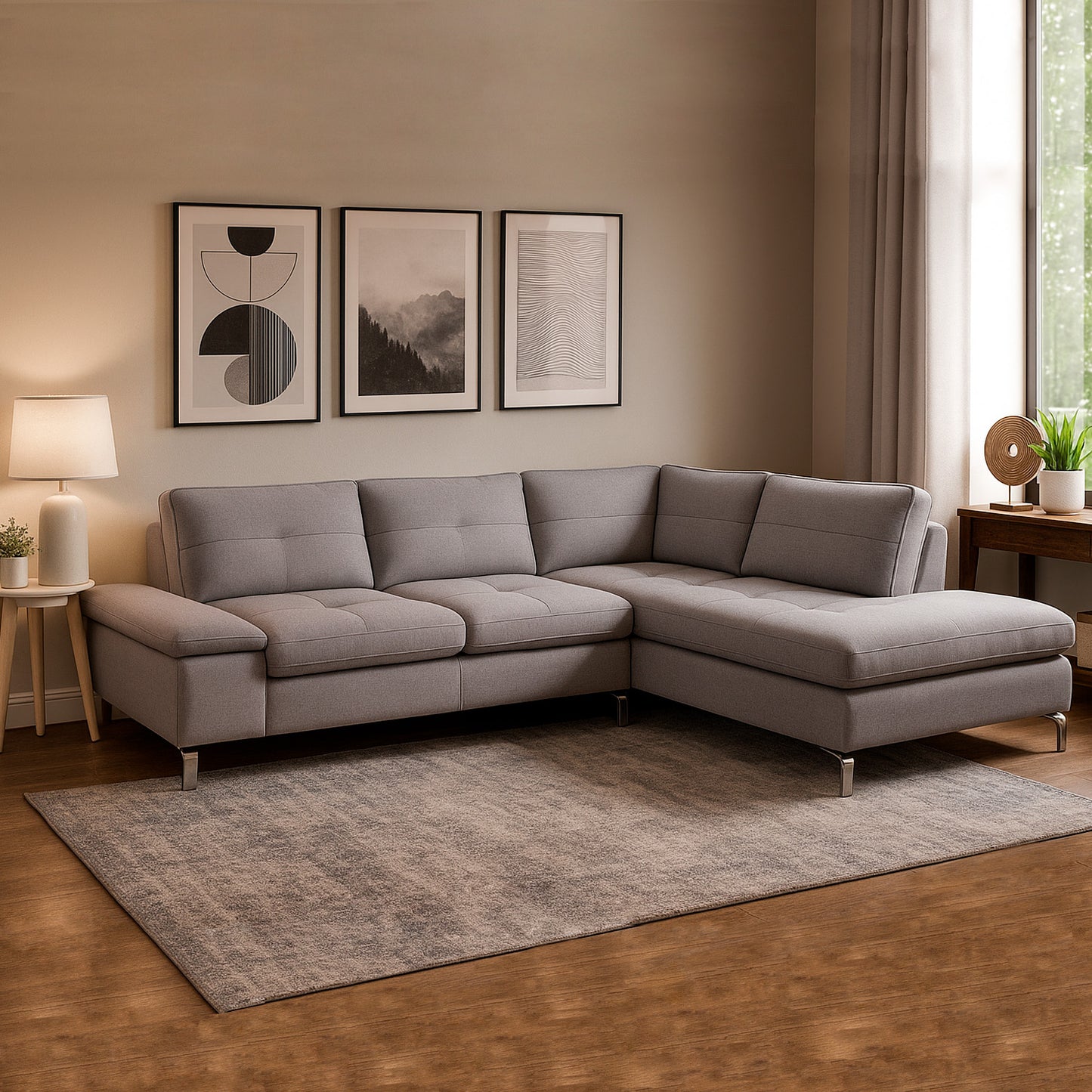 Sala en L izquierda Ravenna en tela gris, ambientado en sala moderna con pared clara, alfombra con visos grises y decoración minimalista – diseño contemporáneo ideal para hogares colombianos – All Star Muebles Colombia
