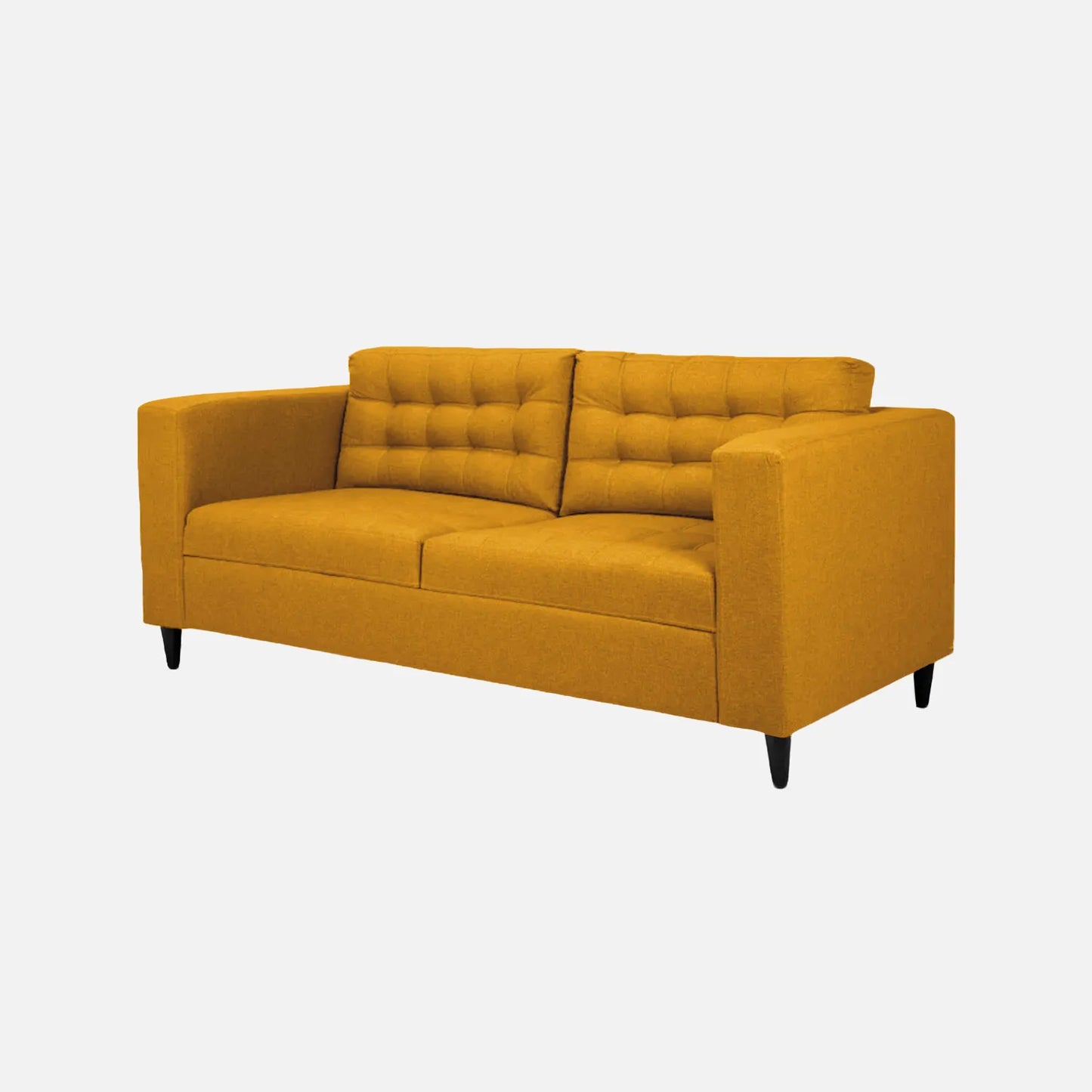 Sofá Honey visto en vista perspectiva en tela mostaza con patas de madera clara y tapizado con capitoné, ideal para salas y habitaciones - All Star Muebles