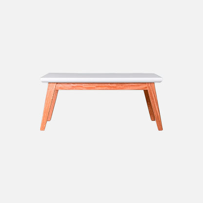 Mesa auxiliar Tanner vista de frente en madera maciza tono natural, con tapa color blanco, fotografía sobre fondo blanco, ideal para visualizar la combinación de estilos y colores - All Star muebles