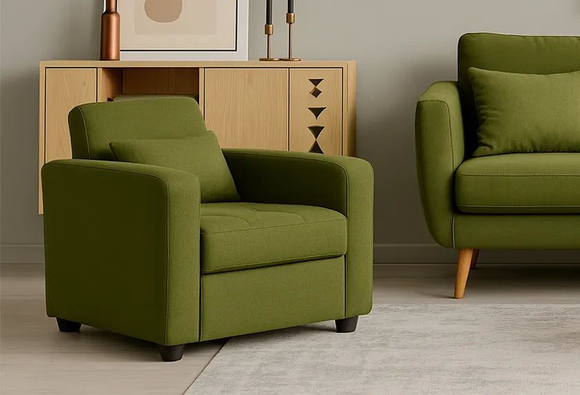 Poltrona cama y sofá color verde oliva en ambiente cálido minimalista