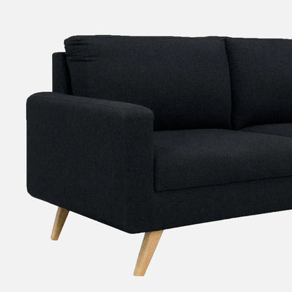 Sofá Río en tela color terracota, diseño moderno con patas en madera clara – ideal para salas pequeñas o espacios contemporáneos - All Star muebles Colombia